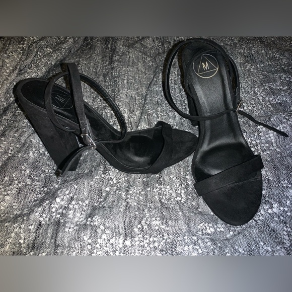 Missguided black barely there block heel - Picture 2 of 3